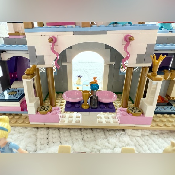 Lego Disney Cinderella’s Dream Castle #41154 - Picture 11 of 15